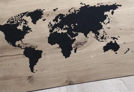 Weltkarte auf Eiche gemalt, 60x100cm