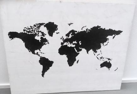 Weltkarte gemalt auf Holz, weiß, ca. 100x120cm