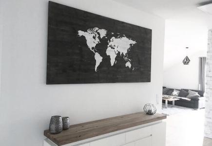 Weltkarte gemalt auf Holz, ca. 100x200cm
